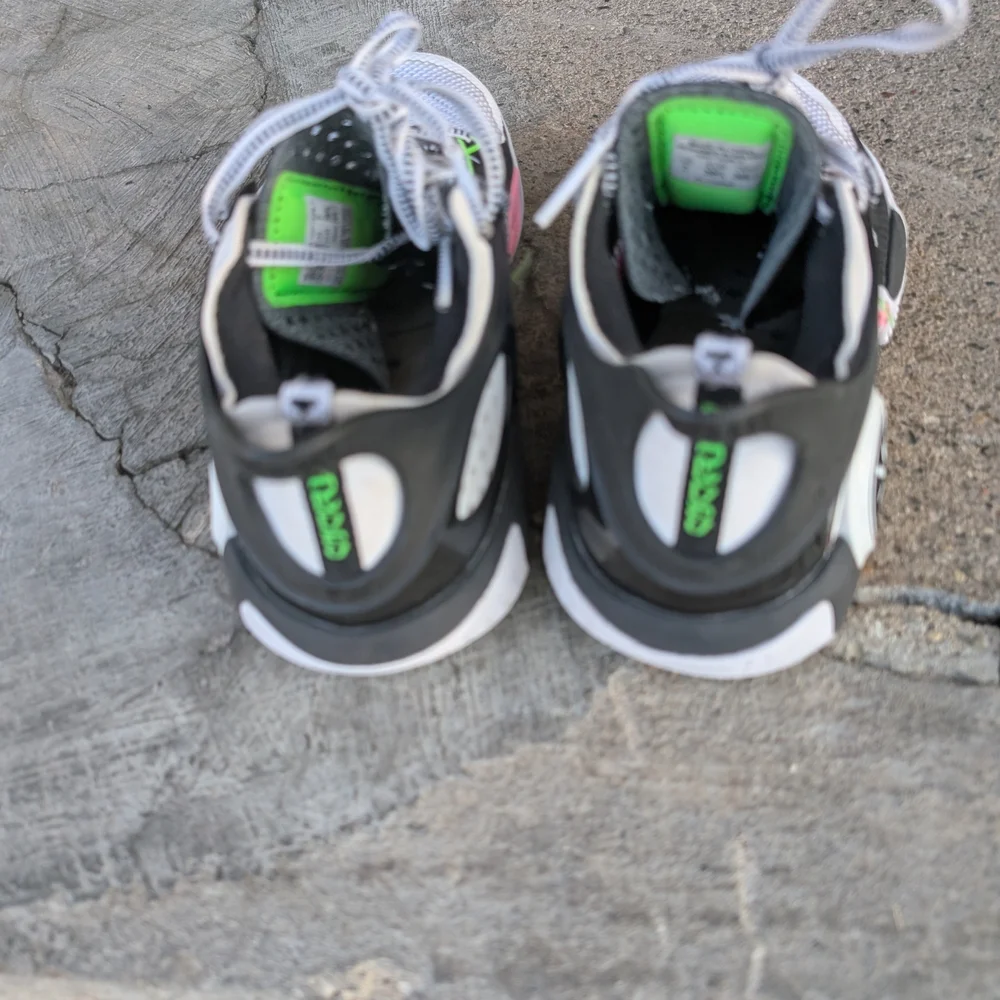 Men's Athletic Running Shoes - Black, White & Green